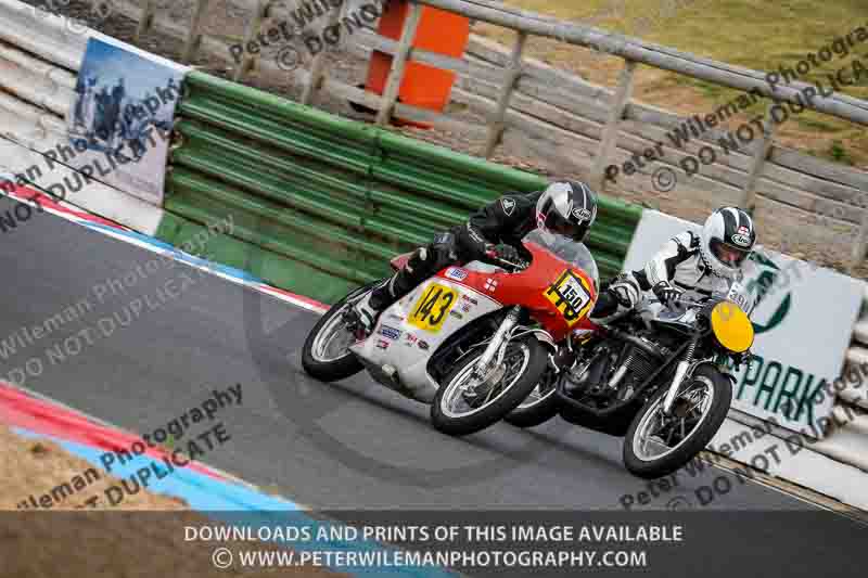 Vintage motorcycle club;eventdigitalimages;mallory park;mallory park trackday photographs;no limits trackdays;peter wileman photography;trackday digital images;trackday photos;vmcc festival 1000 bikes photographs